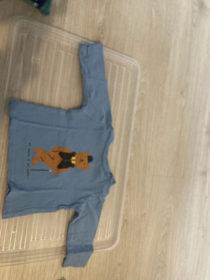 T-shirt taille neuf mois