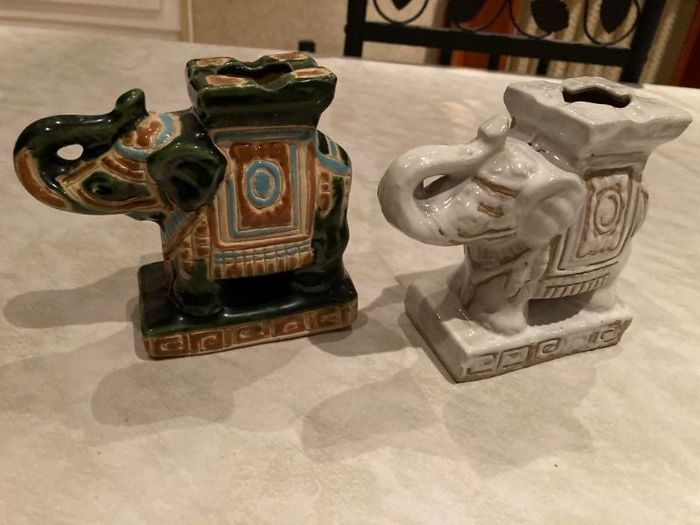 Décos bougeoirs éléphants beige/vert en porcelaine