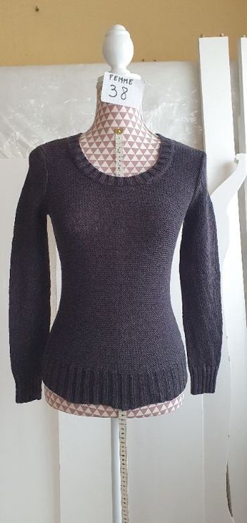 Pull, gris foncé, en coton, en très très bon état, longueur 58cm,marque Kookaï =5€