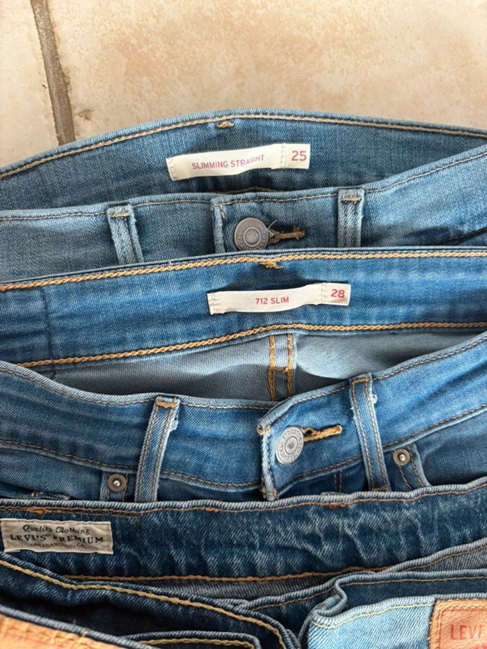 Lot de jeans Levi Strauss&Co - en très bon état - différentes tailles - - photo numéro 8