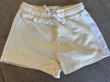 Short jaune clair 4/5ans