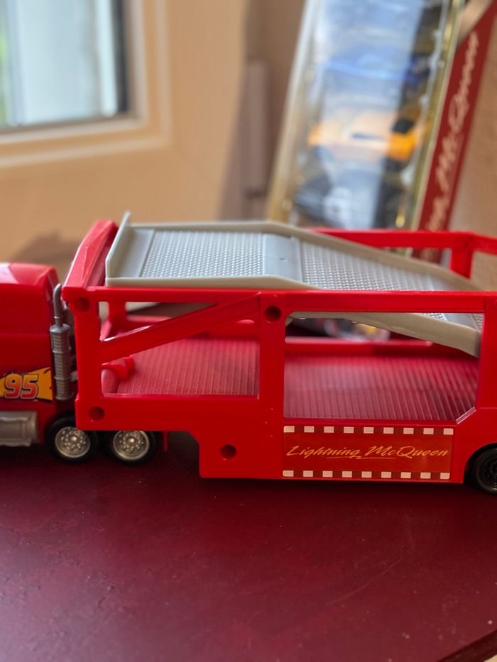 Camion transporteur Mack rampe - remorque amovible - 6 voitures NEUF - Mattel Disney Pixar Cars - photo numéro 4