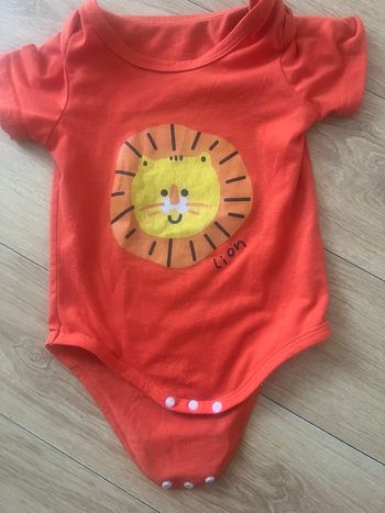 body bébé garçon motif tête de lion orange manches courtes  9 mois 