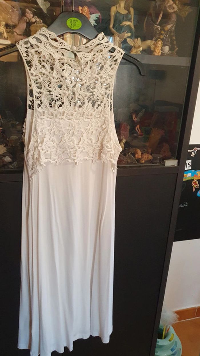 Robe blanche broderie devant et derrière taille 38-40 - photo numéro 4