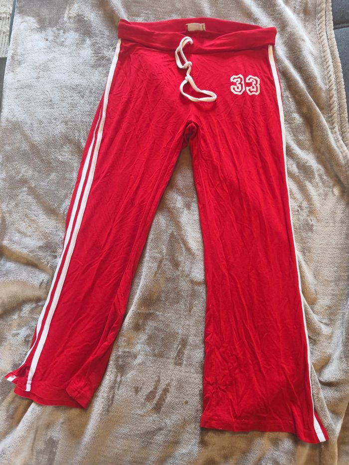 Joggings rouge ici et maintenant