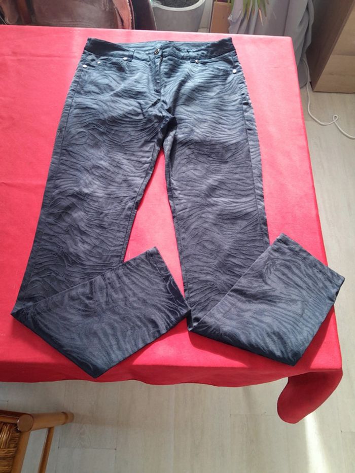 Tres joli pantalon voodoo - photo numéro 2