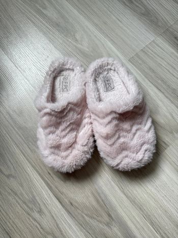 Chaussons enfant moumoute rose