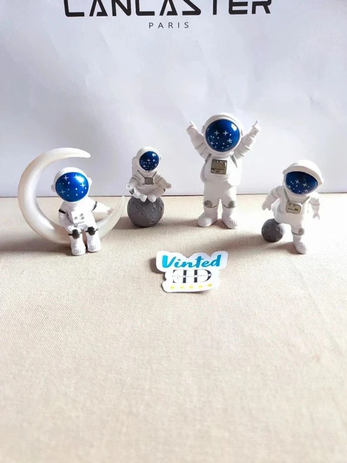 Lot de 4 figurine astronautes