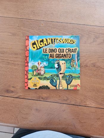 Livre gigantosaurus