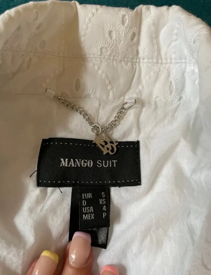 Jolie blouse blanche d'été avec broderies taille XS/S - photo numéro 9