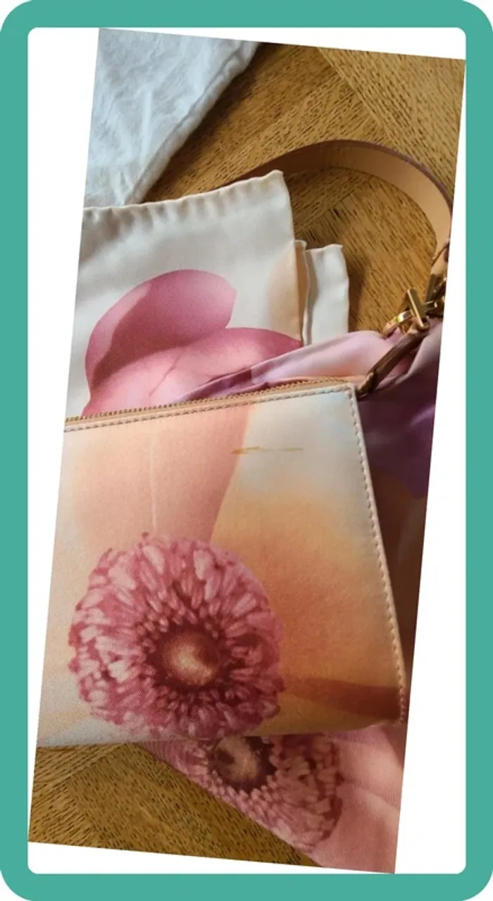 Sac pochette Ferragamo et carré de soie - photo numéro 5