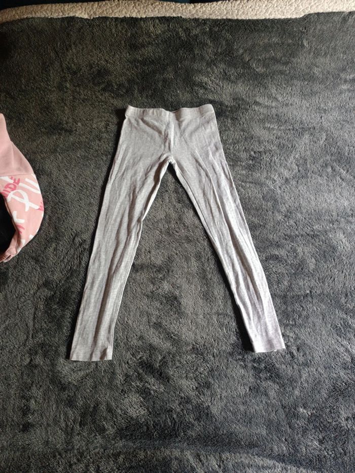 Lot vêtements fille T8 ans en très bon état - photo numéro 2