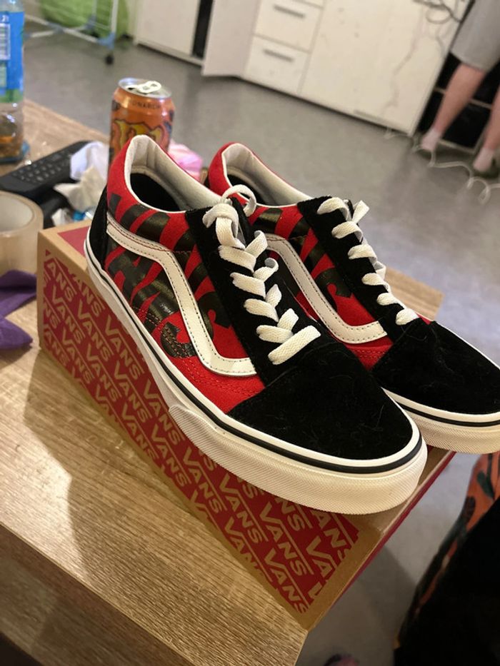 Vans noir et rouge - photo numéro 4
