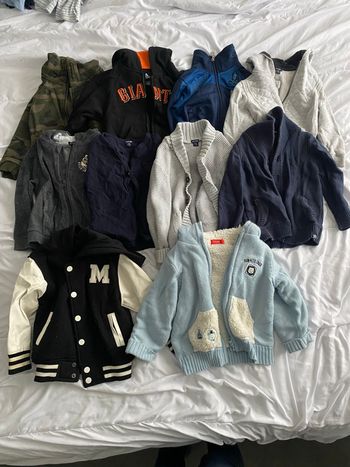 10 Vestes / gilets  . 2 ans