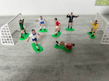 personnages et cage de football jeu ou décoration gâteau