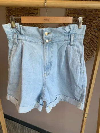 Short jean taille haute Bershka