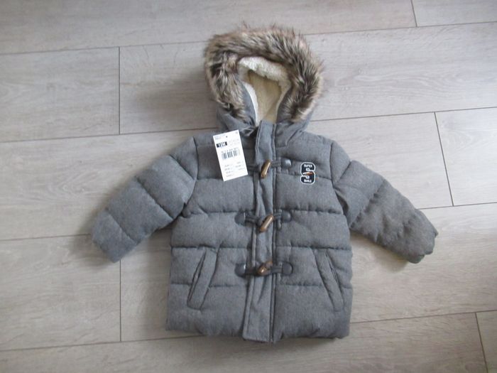 Manteau doudoune grise intérieur tout doux Taille 12 mois Gémo Neuf
