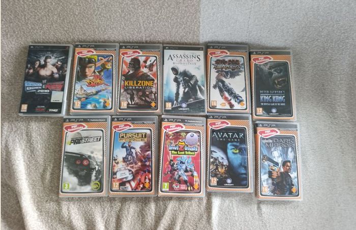Lot de 11 jeux psp