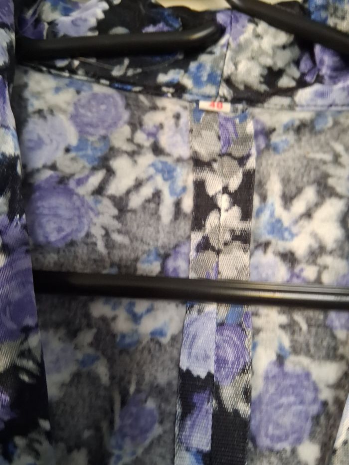 Peignoir imprimé floral noir et violet " t- 48" - photo numéro 3