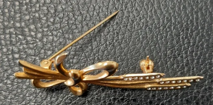 Très jolie broche en métal dorée et strass 3 épis - photo numéro 4