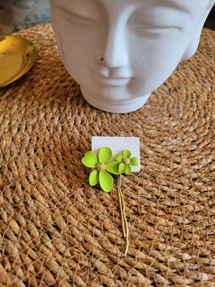 Boucles d oreilles asymeyriques fleurs - photo numéro 3