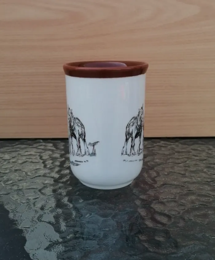 Tasse Made in England motif chevaux. - photo numéro 2