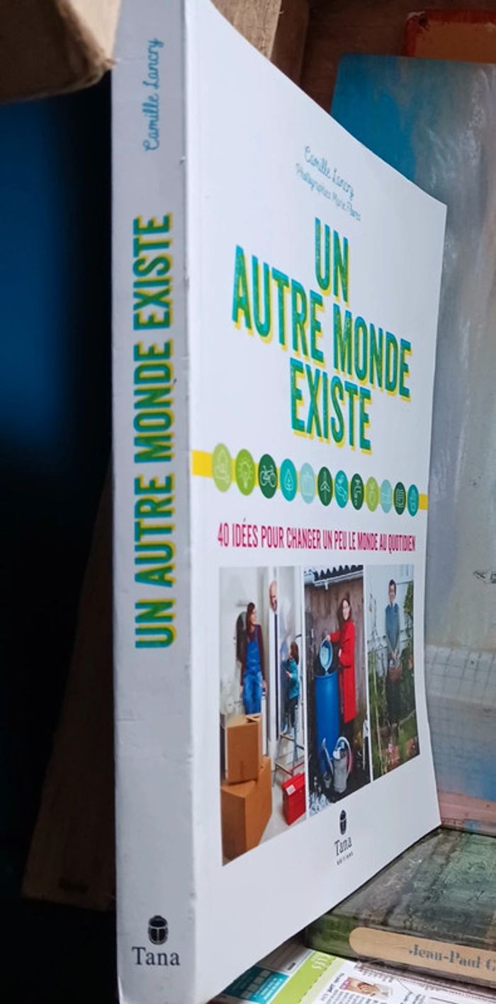 Livre "un autre monde existe " - photo numéro 4