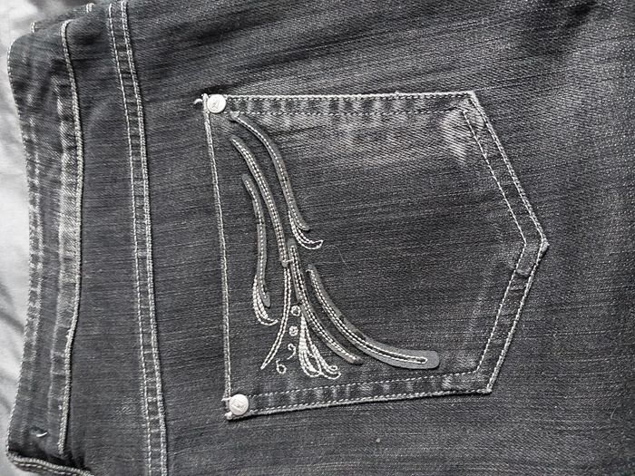 N°241  Jean avec déco sur poche avant et arrière. - photo numéro 6