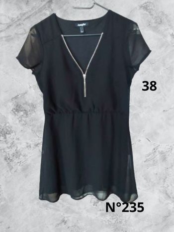 N°235 Robe noir T38. Jennyfer.