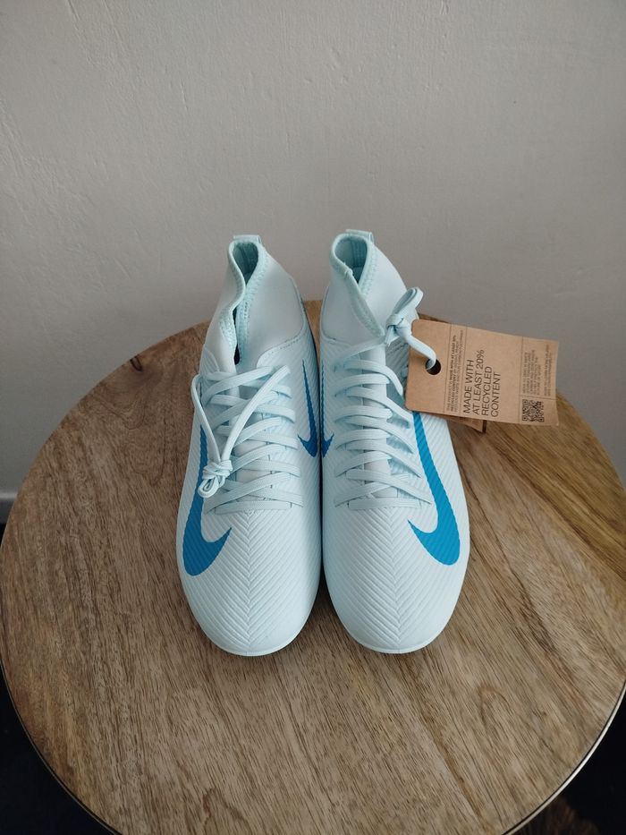 Crampons Nike T 37,5 - photo numéro 5