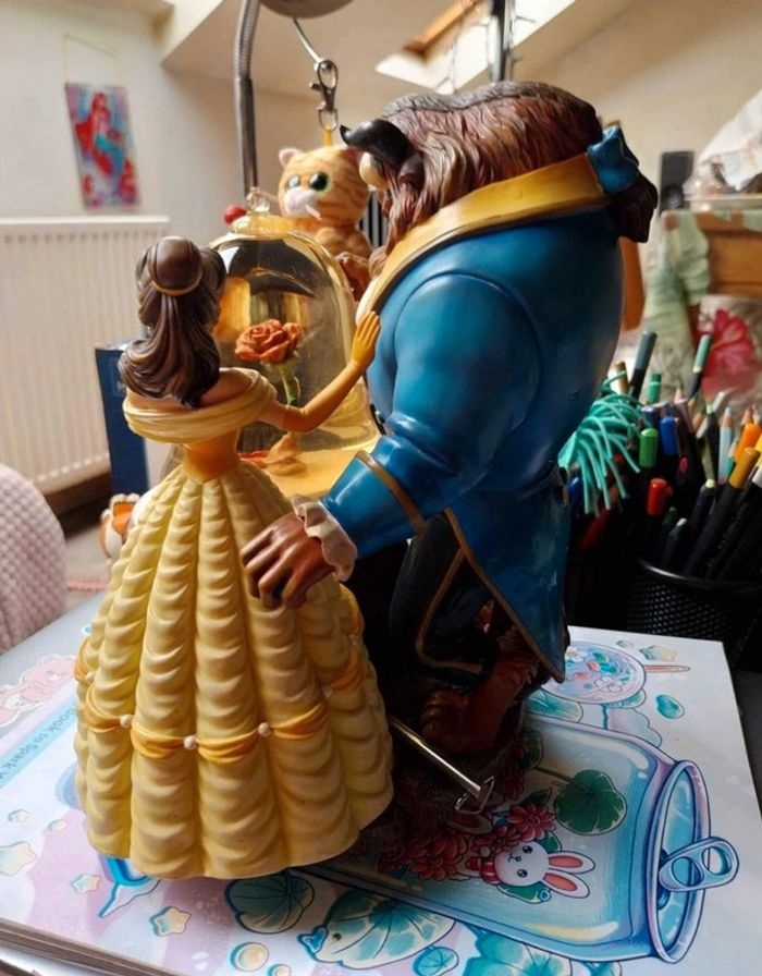 Snowglobe disney musicale la belle et la bete rare - photo numéro 2