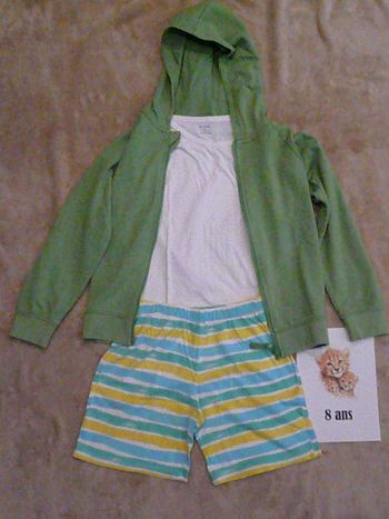 Tenue de sport 3 pièces 8 ans (n°12)