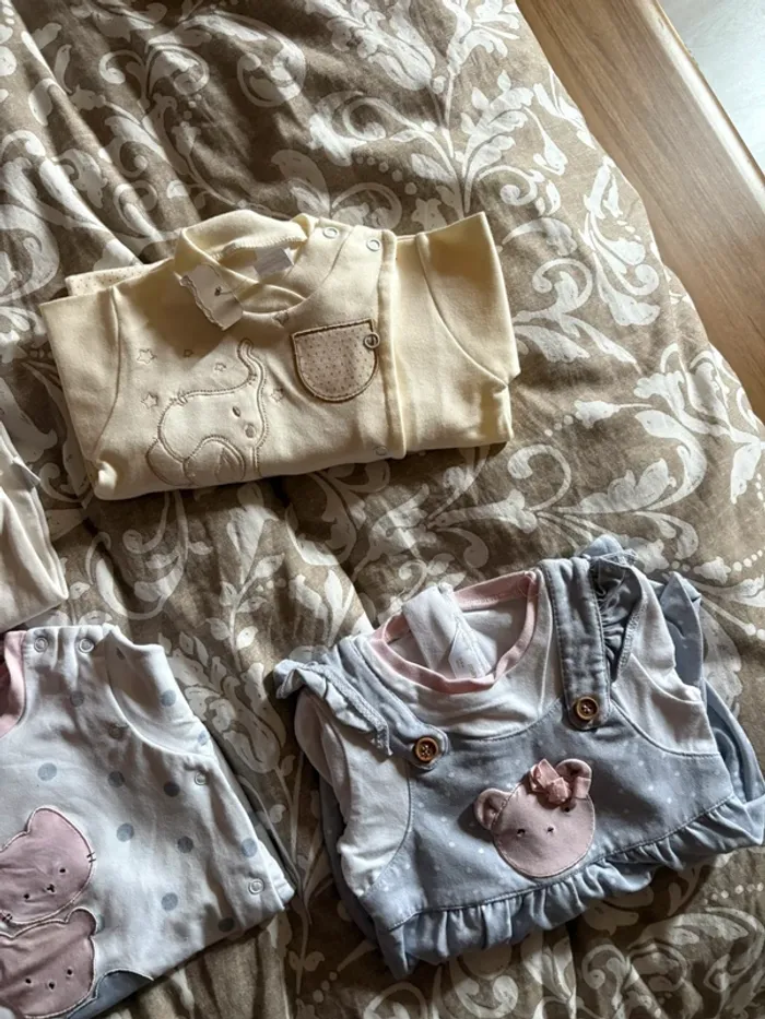 Lot de 2 salopettes - 2 pyjamas neufs - photo numéro 3