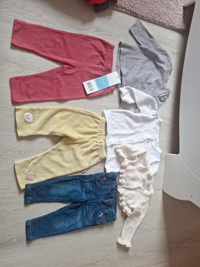 Lot de vêtements fille taille 6 mois