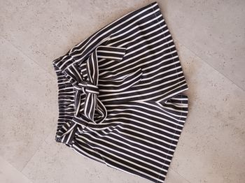 short rayé noir et blanc avec ceinture neuf