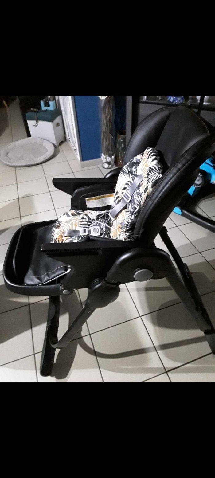 Vends chaise haute simili cuir noir - photo numéro 9