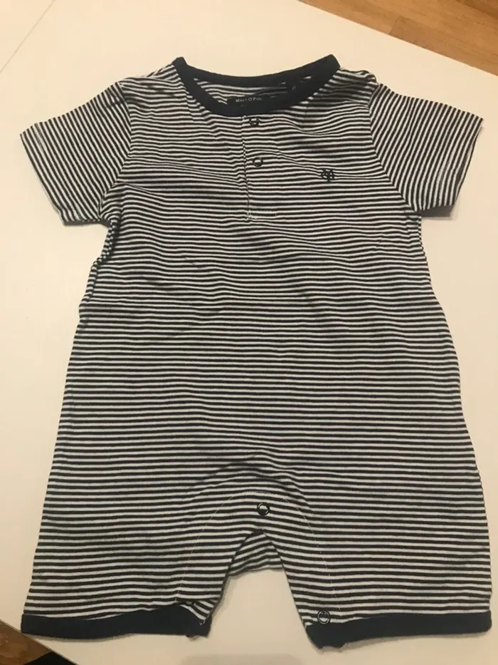 Jolie grenouillère neuve