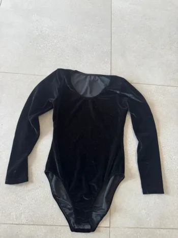 Body noir, très bon état, taille XS