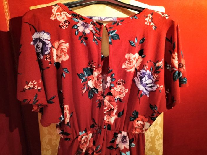 Combishort rouge col V fleuri - photo numéro 2