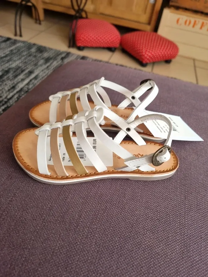 Sandales Kickérs neuves taille 26 - photo numéro 2