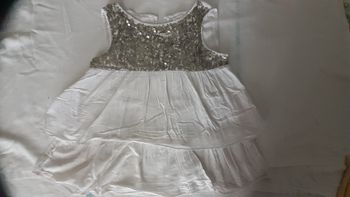 Tee-shirt blanc avec empiècement sequins argentés