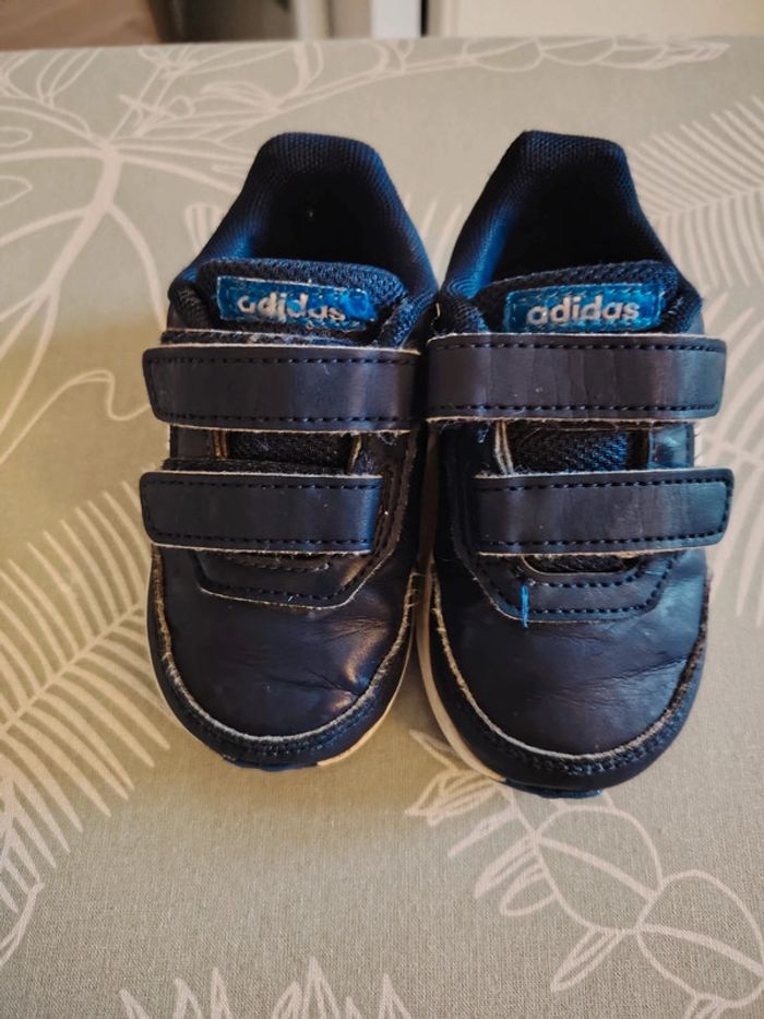 Basket Adidas taille 21 - photo numéro 3