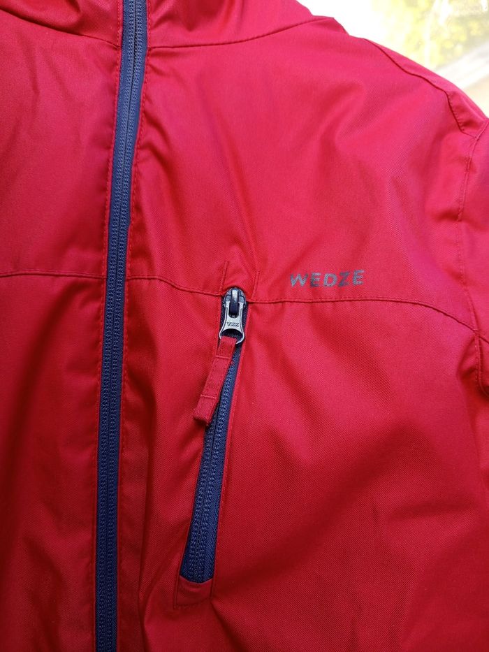 Combinaison de ski Wedze rouge et bleu – chaud et imperméable
14 ans / 164 cm·Très bon état·Decathl - photo numéro 2