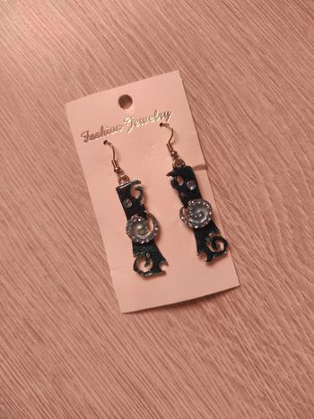 Boucle d'oreille neuve