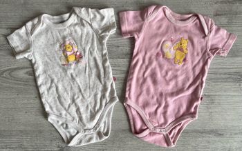 Lot 2 bodys 9 mois Winnie l’ourson