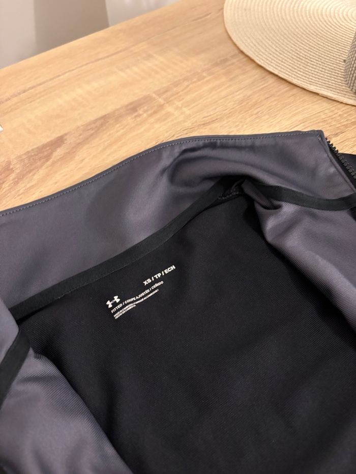 Vaste under armour taille S - photo numéro 3