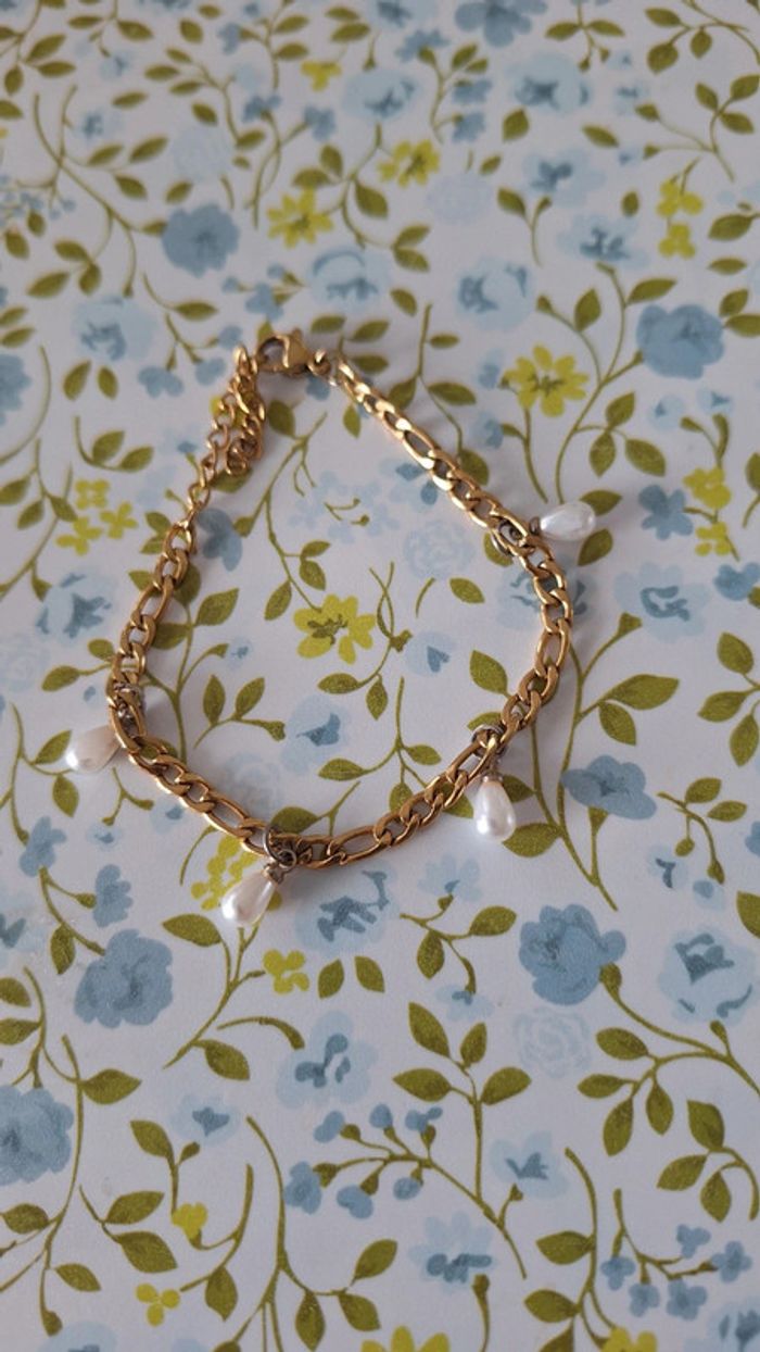 Bracelet fantaisie doré avec breloques