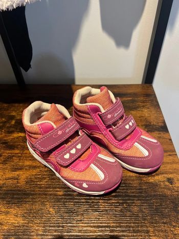 Baskets taille 24