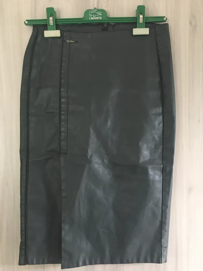 Jupe crayon noir imitation cuir cop’copine T.36