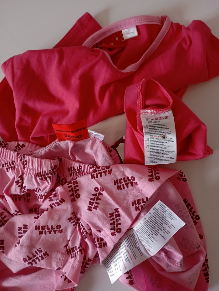 Ensemble short et tee shirt. Pyjama ou autre . 6/8 ans. Coton . Rose . Hello Kitty. État neuf - photo numéro 9